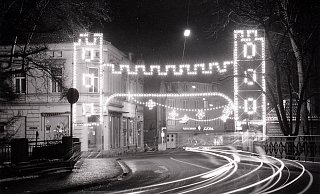 Lichterspuren: Das weihnachtliche Foto am Steintor hat der bekannte Herforder Fotograf Karl Arnold aufgenommen. - Karl Arnold