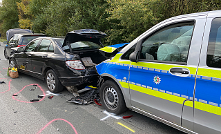 Auch ein Polizeiwagen war an dem Auffahrunfall beteiligt. - Niklas Tüns