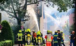 Mehrere Hundert Feuerwehrleute, Polizisten und Rettungskräfte waren am 7. Juli 2024 in Herford im Einsatz. An dem Tag wurde die Stevia-Bar an der Steinstraße in die Luft gejagt. - Daniel Salmon (Archiv)