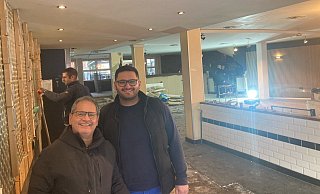 Vater und Sohn: Tamim und Behsad Rahim in den Räumen am Alten Markt. Bis zum 20. Januar, so die Planungen, soll der Umbau des Piccoli abgeschlossen sein. - Jobst Lüdeking