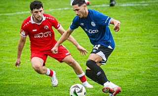 Fabiano Krasnic (r.) und die Arminen trennten sich vom SV Schermbeck 0:0. - Mike-Dennis Mller
