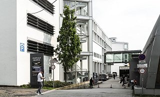 Der Bereich rund um die Stadthalle, zu dem auch die Nahariyastraße gehört, gilt in Bielefeld als Problemviertel. - Jörg Dieckmann