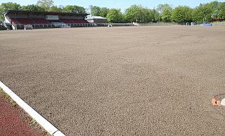 Noch ist es nur eine graue Fläche. Doch schon bald soll im Ludwig-Jahn-Stadion der Rasen sprießen. - Peter Steinert