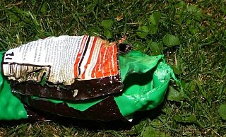 Die Spiritusflasche explodierte. Ein Teil der brennenden Substanz traf die Mindenerin am Oberkörper. - Polizei Minden-Lübbecke