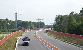 Der Autobahn fehlt nur noch ein wenig Farbe. - Andreas Großpietsch