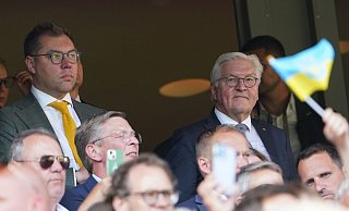 Frank-Walter Steinmeier sieht bei der Nationalmannschaft «noch Luft nach oben». - Marcus Brandt/dpa