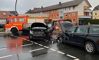 Beim Abbiegen des Ford kam es zur Kollision auf der Elsener Straße. - Ralph Meyer