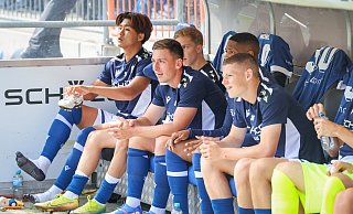 Auf dem Feld, auf der Bank oder sogar nur auf der Tribüne? Einige Bielefelder, wie etwa Kaito Mizuta (l.), hatten bei Arminia Bielefeld kaum Spielanteile. - Oliver Krato