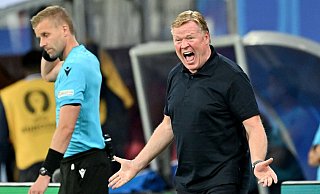 Der Treffer von Xavi Simons zum vermeintlichen 1:0 «hätte zählen müssen», findet Koeman. - Hendrik Schmidt/dpa