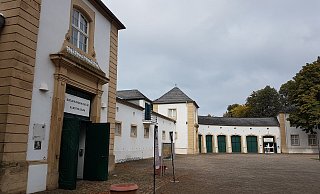 Seit 1994 ist das Naturkundemuseum im Marstallgebäude in Schloß Neuhaus. - Birger Berbüsse