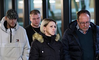 Joanna Steinmann-Glogowski, Mutter von Philipos Tsanis, sagte im Bielefelder Landgericht rund 50 Minuten aus. Sie schaute sich auch die Bilder der Obduktion an und verließ den Gerichtssaal nicht. - Alex Lehn (MT)