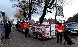 Neben umfangreichen Polizeikräften, Hubschrauberunterstützung und Freiwilligen ist auch eine Hundestaffel an der Suche beteiligt. - Madita Schellenberg