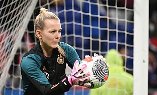 DFB-Torhüterin Frohms ist vor dem Duell mit Österreich zuversichtlich. - Sebastian Christoph Gollnow/dpa