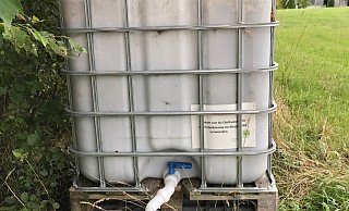 Zwei Wassercontainer samt Palette und Schutzgitter wurden höchstwahrscheinlich am Wochenende von dreisten Dieben gestohlen. - Stadt Löhne