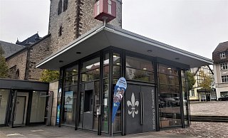 Die bisherige Tourist-Info im Pavillon auf dem Warburger Neustadt-Marktplatz. - Simone Flörke