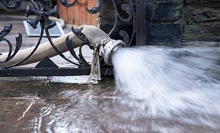 Vor dem Abpumpen des Kellers gibt es einige Dinge zu beachten. - Florian Schuh/dpa-tmn