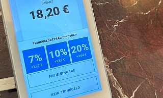 Zum Ende des Jahres wird bei vielen Leuten das Geld knapp, spendabel sind die Bielefelder beim Trinkgeld trotzdem. - dpa