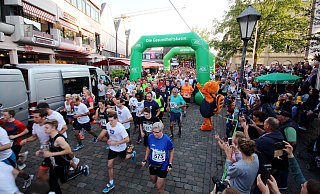 Mehr als 700 Läufer nahmen in den letzten Jahren beim Firmenlauf Höxter teil. In diesem Jahr fällt er aus. - David Schellenberg