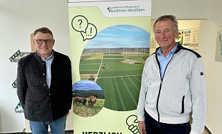Stefan Berens, Geschäftsführer der Landwirtschaftskammer in Brakel (l.) und Kreislandwirt Heinrich Gabriel betonen, dass sie gern bereits sind, mit der TH OWL zusammenzuarbeiten. Sie glauben an die Zukunft des Studiengangs „Precision Farming“. - Ralf T. Mischer