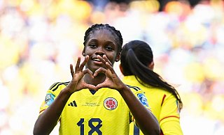 «Wunder-Mädchen» Linda Caicedo aus Kolumbien jubelt nach ihrem Treffer gegen Südkorea - Dan Himbrechts/AAP/dpa