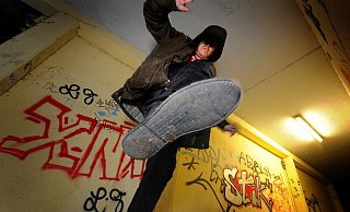 Als der 24-Jährige bewusstlos zu Boden ging, traten und schlugen die beiden Männer weiter auf ihn ein. - Andreas Fruecht