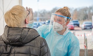 Die Mühlenkreiskliniken bieten jetzt auch einen kostenlosen, mobilen Schnelltestservice für Gruppen an. - Sven-Olaf Stange / Mühlenkreiskliniken