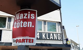 Die Plakate der "Partei" sorgten in Paderborn wegen dieses Spruchs schnell für Aufregung. - Lena Henning