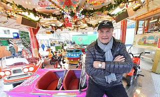 Chef des Kinderkarussells: Johann Schneider hat den Gütersloher Weihnachtsmarkt mitgegründet. Das Foto entstand vor sieben Jahren. Mittlerweile ist Schneider 100 Jahre alt. - Jens Dünhölter