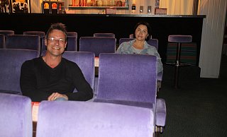Ralf Grund vom Stadtmarketing und Olesya Hemminghaus von den Bünder Lichtspielen - Björn Kenter