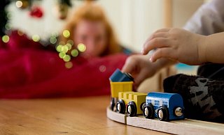 Auch wenn Papa sich von Mama getrennt hat: Finanziell bleiben Ex-Partner miteinander verbunden. Denn es besteht eine Unterhaltspflicht fürs Kind. - Christin Klose/dpa-tmn