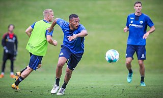 Jesse Tugenyo, der hier im Training der SCP-Profis Gas gibt, wurde nun an den SC Verl ausgeliehen. Der 20-Jährige ist aber dennoch weiterhin ein "Local Player" des SC Paderborn. - Sarah Jonek
