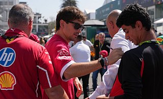 Bei den Fans beliebt, im ersten Training der Schnellste: Charles Leclerc. - Moises Castillo/AP/dpa
