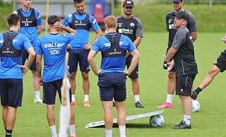 Trainer Lukas Kwasniok (rechts) lobt die Mentalität und die Einsatzbereitschaft seiner Spieler. - Oliver Krato