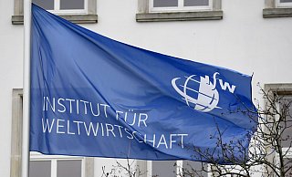 Das Institut für Weltwirtschaft fordert höhere Verteidigungsausgaben. (Archivbild) - Carsten Rehder/dpa