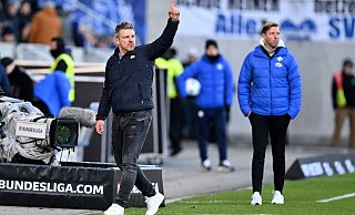 Trainer Lukas Kwasniok (l.) und sein SC Paderborn stehen nach 19 Spieltagen auf Tabellenrang sechs. - imago images/Jan Huebner