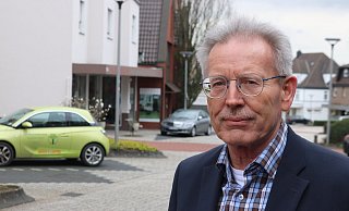 Paul Urban, stellvertretender Ordnungsamtsleiter, erklärte, dass die Imbissbetreiber sich zu den Vorwürfen noch äußern könnten, erst dann werde über das Bußgeld entschieden. - Ulf Hanke