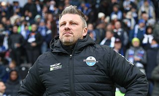 Paderborns Trainer Lukas Kwasniok holte zunächst auf einer Pressekonferenz zum Rundumschlag aus und kritisierte die Transferpolitik. Anschließend legte er im Interview mit dieser Zeitung nach. - imago/Jan Huebner