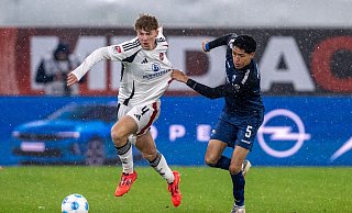 Hart umkämpftes Duell in Paderborn. - David Inderlied/dpa