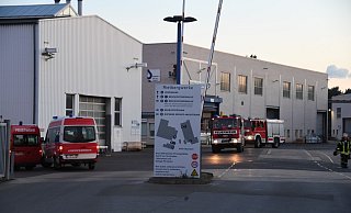 Das Feuer in der Rietberger Zinkerei war rasch unter Kontrolle. - Andreas Eickhoff