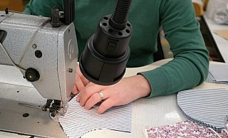 In der Bugatti-Lehrwerkstatt werden Schutzmasken genäht. - Bugatti