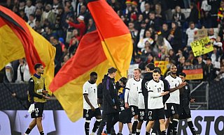 Die DFB-Spieler lassen sich für ihren klaren Sieg gegen Luxemburg feiern. - Tom Weller/dpa