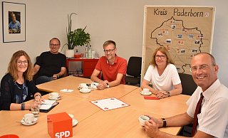 Der diesjährige Wahlkampf ist für Ute Dülfer (v.l.), Kreistags-Fraktionsvorsitzender Wolfgang Scholle, Burkhard Blienert, stellvertretende Kreisvorsitzende Claudia Steenkolk und Ingo Stucke Corona-bedingt eine Herausforderung. - Mareike Köstermeyer