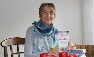 Vielschreiberin Gisela Garnschröder hat eine weihnachtliche Liebesgeschichte veröffentlicht. Ihren Krimiheldinnen Kantig und Steif bleibt sie dennoch treu. - Joe Cubick