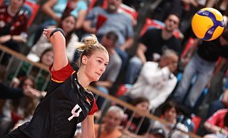 Lina Alsmeier stand dem Bundestrainer zur Verfügung. - Christoph Soeder/dpa