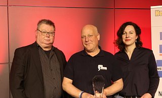 Sportredakteur Thomas Vogelsang, Preisträger Christian Reinhardt und Redaktionsleiterin Katharina Eisele. - Claus Frickemeier