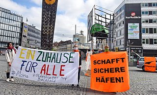 Die genehmigte Seebrücke-Demo am Samstag auf dem Jahnplatz. - Barbara Franke