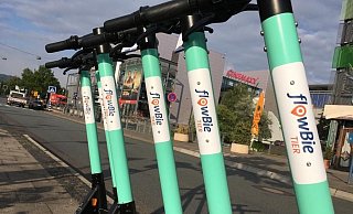 E-Scooter von Tier Mobility in Kooperation mit MoBiel stehen am Hauptbahnhof. - Stefan Becker