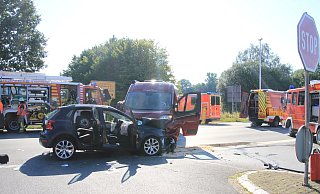 Die beiden Fahrzeuge kollidierten auf der Ostwestfalenstraße. - Madita Schellenberg