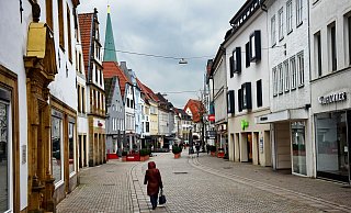 Menschenleere Einkaufszone: Der Handel leidet unter der Corona-Krise. Der Rat schiebt jetzt ein "Sofortprogramm gegen die Wirtschaftskrise" in Bielefeld an. - Barbara Franke