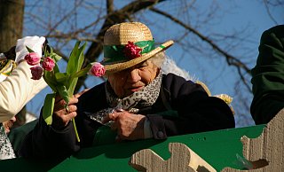 Klärchen Flaskamp war lebenslustig und feierte gerne Karneval, wie Rosenmontag 2015. - Wilhelm Dick